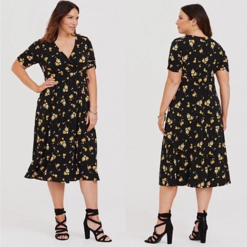 New Torrid Faux Wrap Black Floral Short Sleeve Dress Size 4X